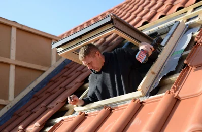 Pose de fenêtres de toit Velux à Noue
